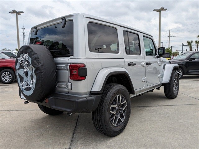 2024 Jeep Wrangler Sahara photo 4