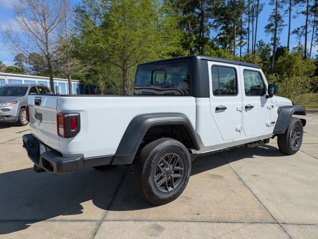 New 2026 Jeep Gladiator Sport Pickup