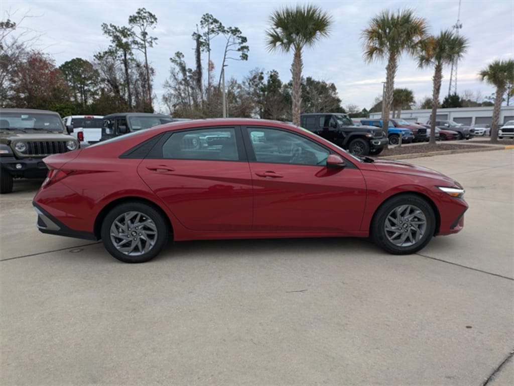 Used 2024 Hyundai Elantra SEL Sedan