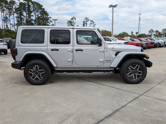 2024 Jeep Wrangler Sahara photo 3