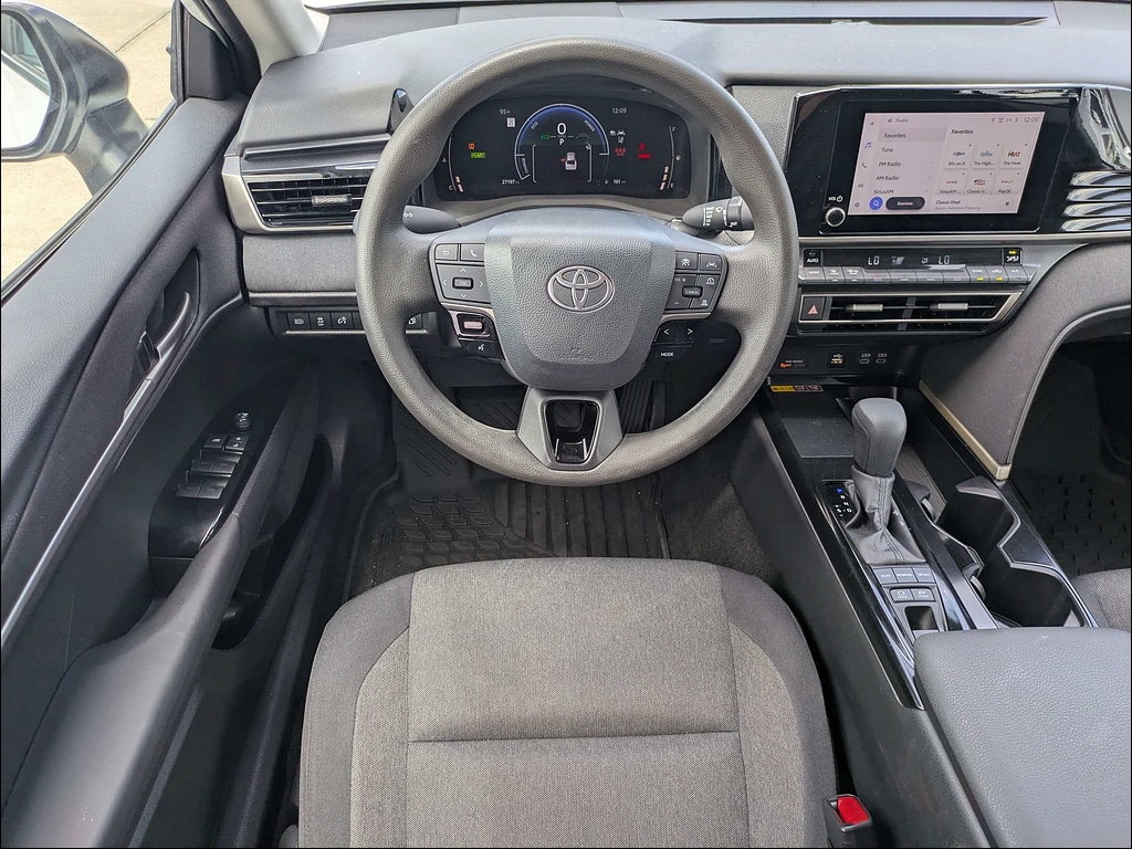 2025 Toyota Camry LE - Photo 15