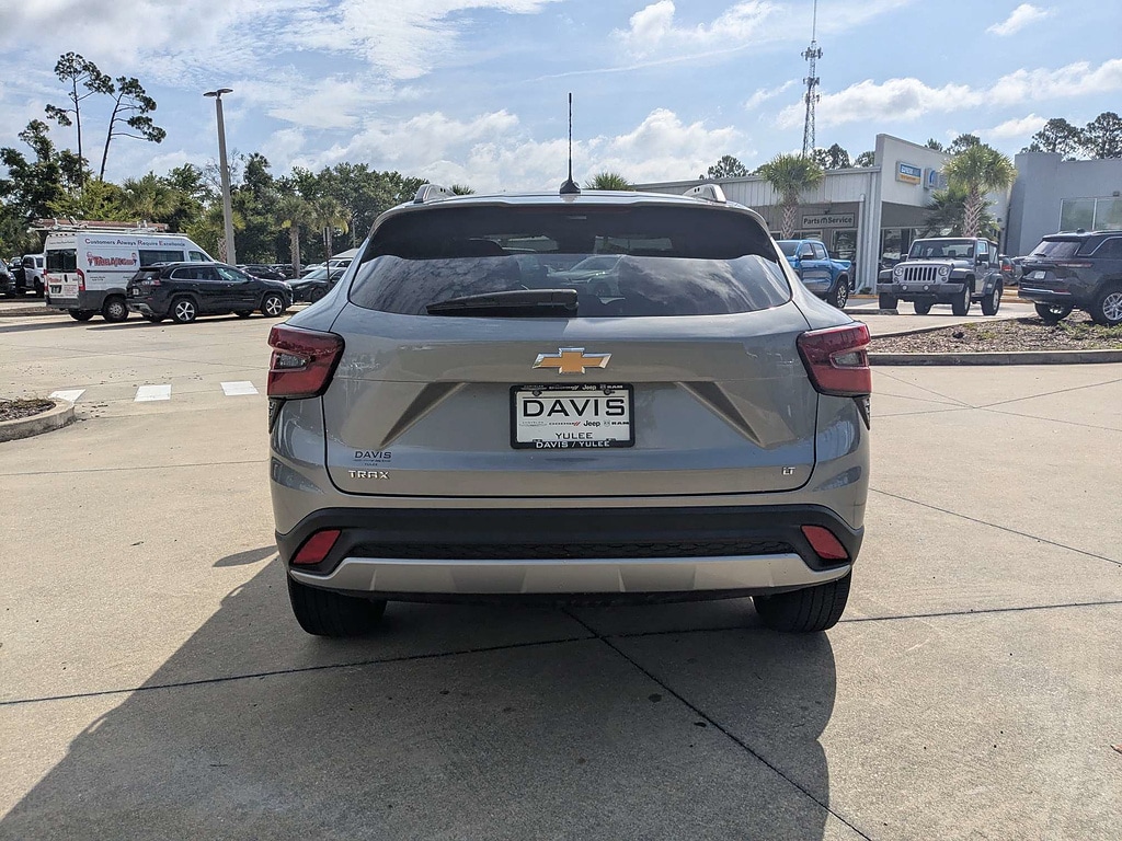Used 2025 Chevrolet Trax LT SUV