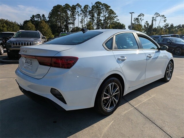 2023 Kia Forte LXS photo 3