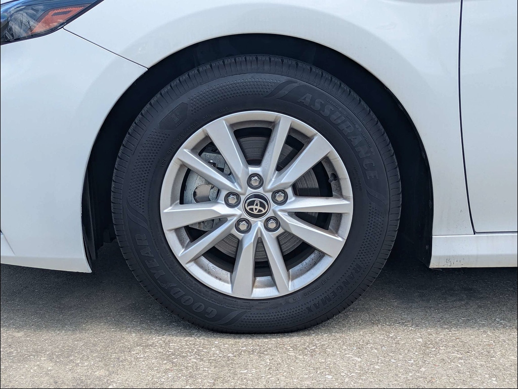 2025 Toyota Camry LE - Photo 10