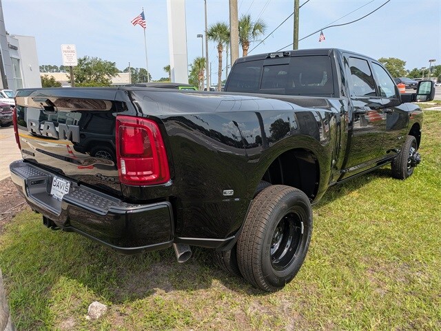 2025 Ram 3500 Laramie photo 4