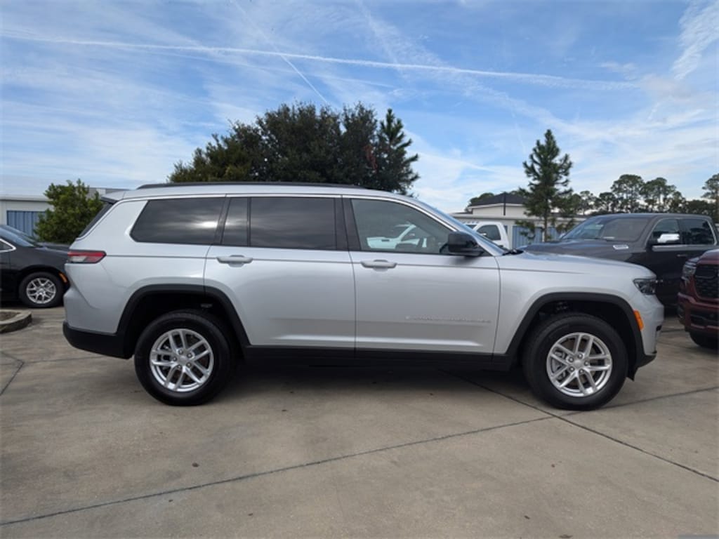 New 2025 Jeep Grand Cherokee L Laredo Sport Utility
