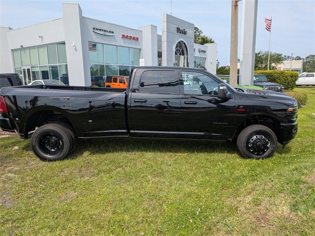2025 Ram 3500 Laramie photo 3