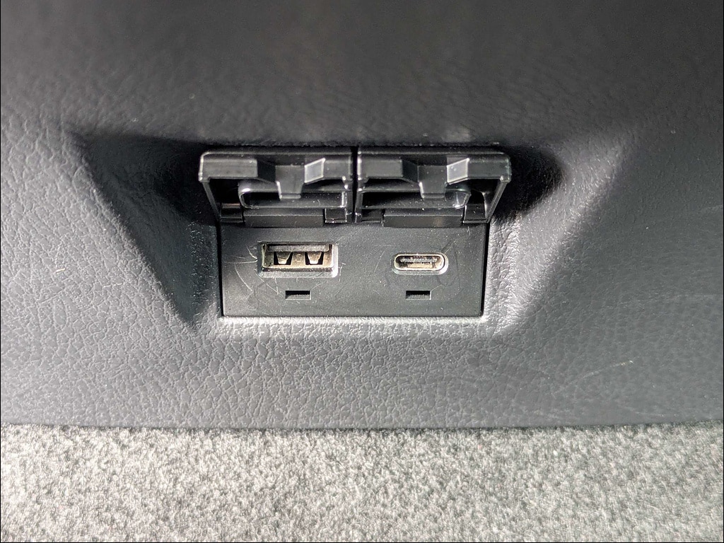 2025 Toyota Camry LE - Photo 13