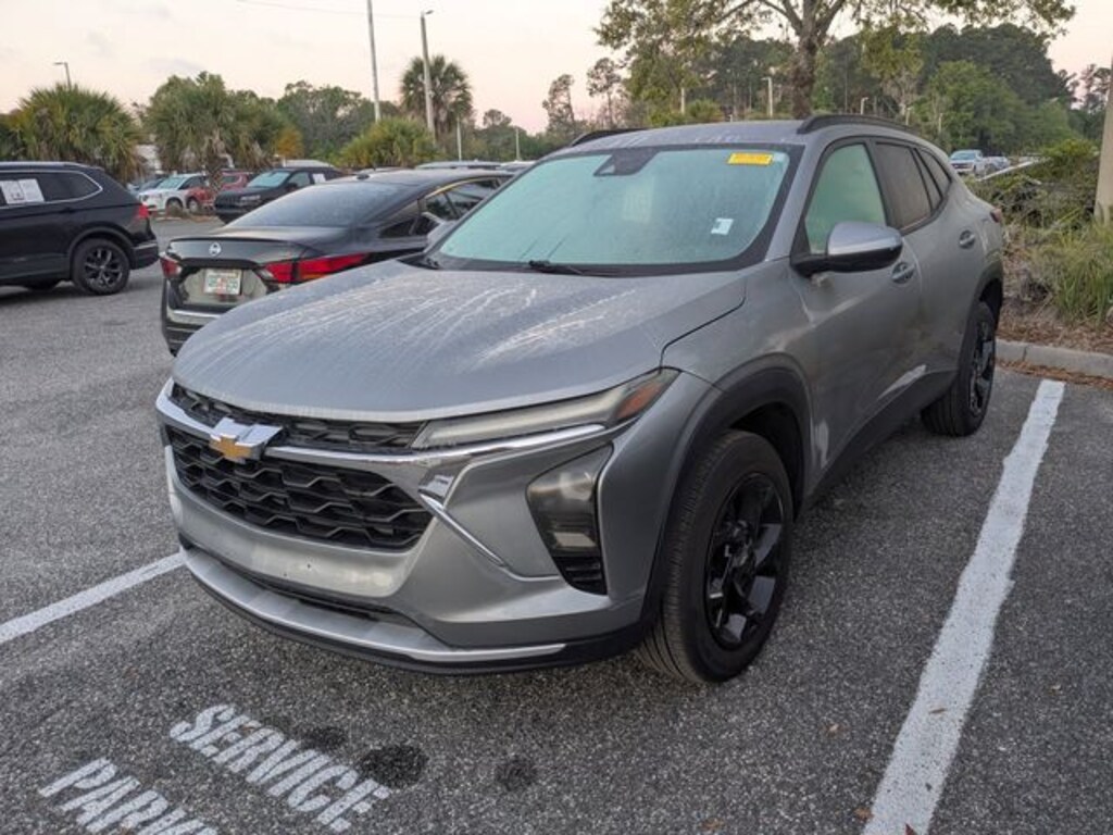 Used 2025 Chevrolet Trax LT SUV