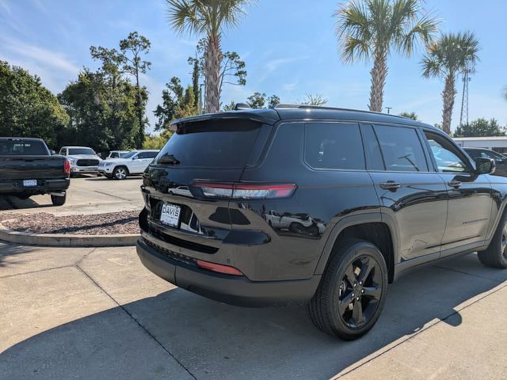 New 2025 Jeep Grand Cherokee L Laredo Sport Utility
