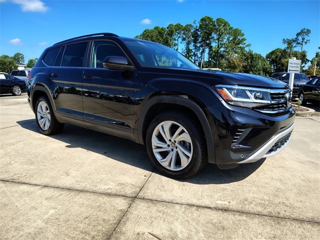 Used 2022 Volkswagen Atlas SE w/Tech with VIN 1V2WR2CA7NC556875 for sale in Yulee, FL