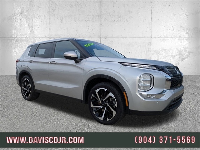 2024 Mitsubishi Outlander SE's photo