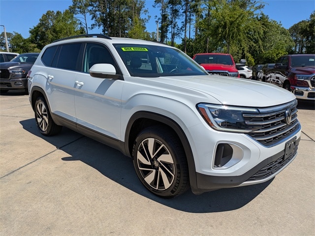 Used 2024 Volkswagen Atlas SE w/Tech with VIN 1V2HR2CA2RC528285 for sale in Yulee, FL