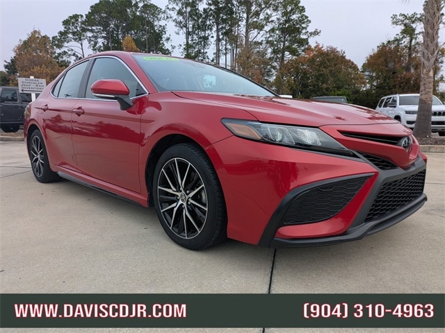 2024 Toyota Camry SE's photo