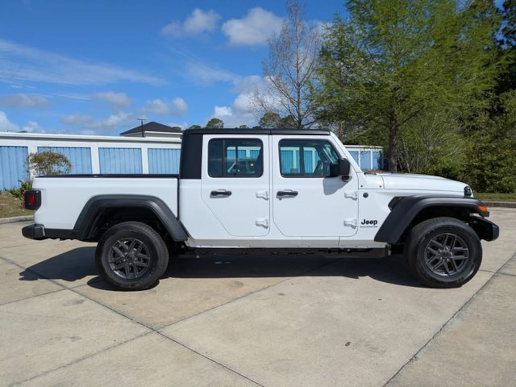 New 2026 Jeep Gladiator Sport Pickup