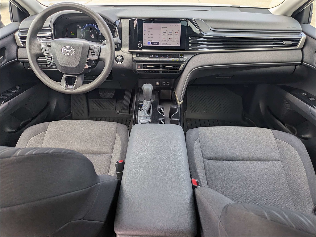 2025 Toyota Camry LE - Photo 14