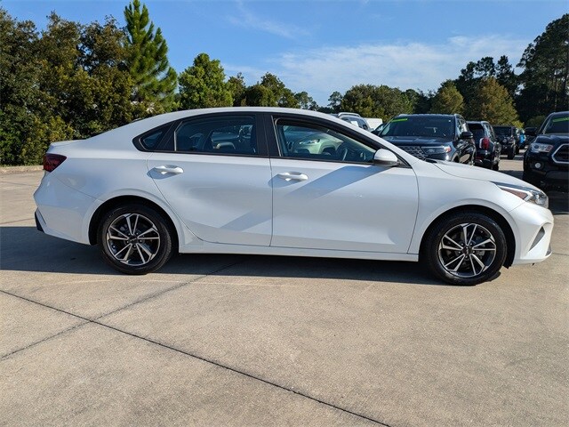 2023 Kia Forte LXS photo 2