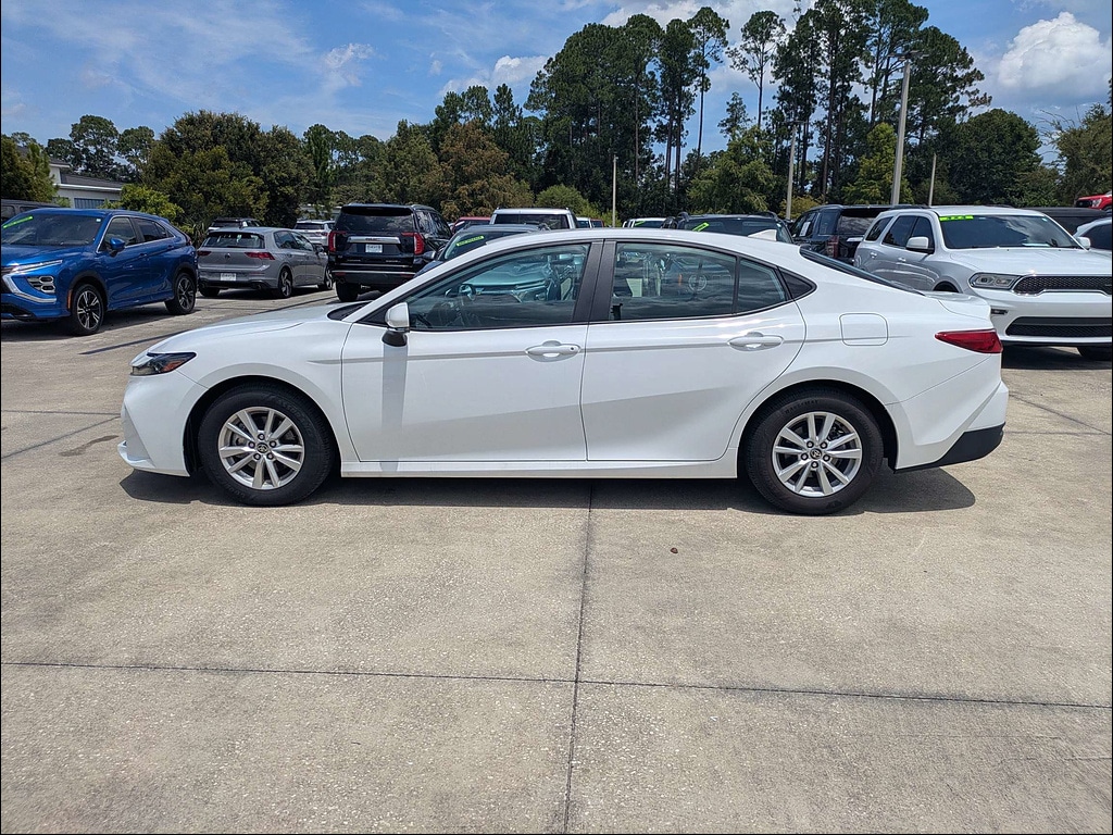 2025 Toyota Camry LE - Photo 6