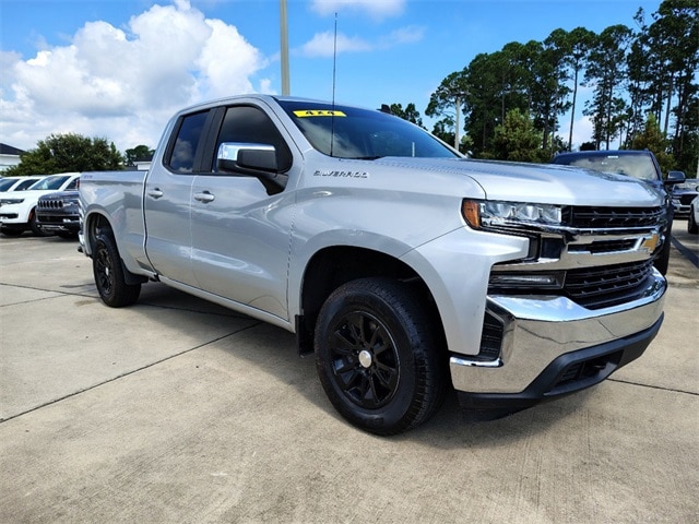 Used 2020 Chevrolet Silverado 1500 LT with VIN 1GCRYDEDXLZ257573 for sale in Yulee, FL