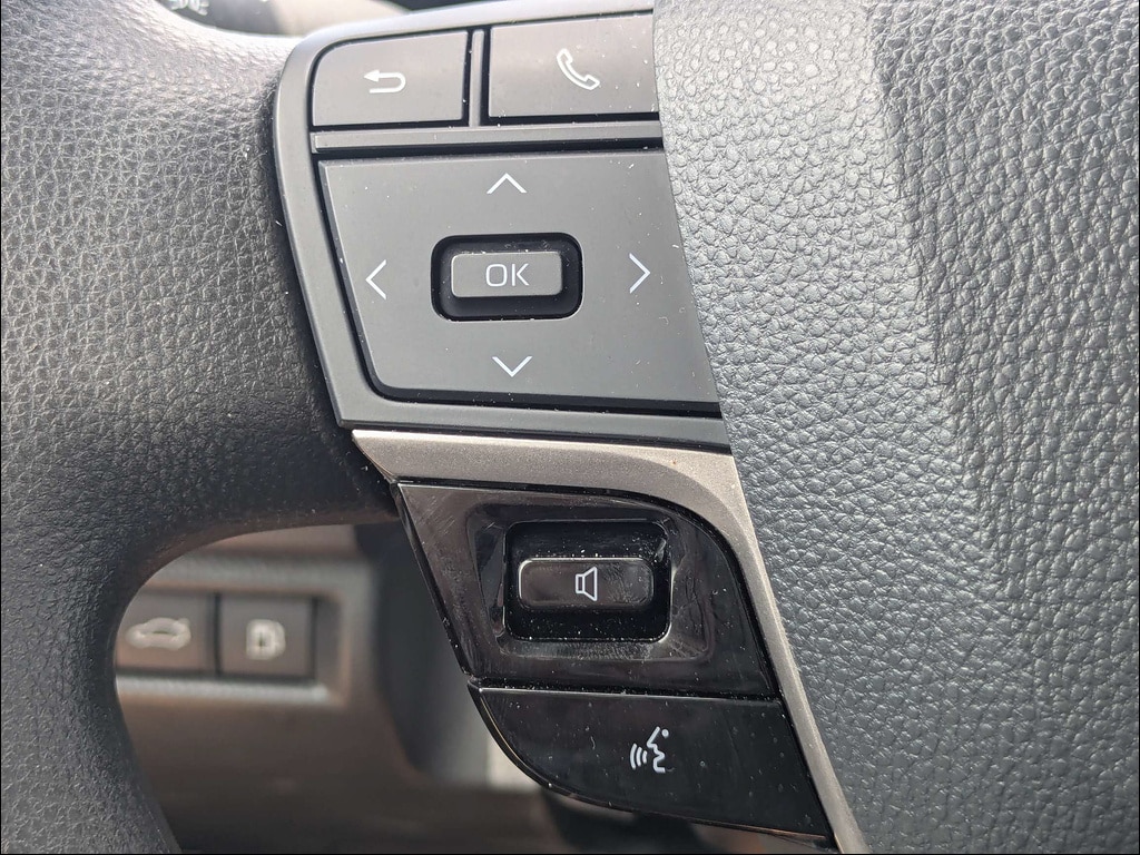 2025 Toyota Camry LE - Photo 24