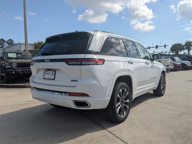 2025 Jeep Grand Cherokee Overland photo 4