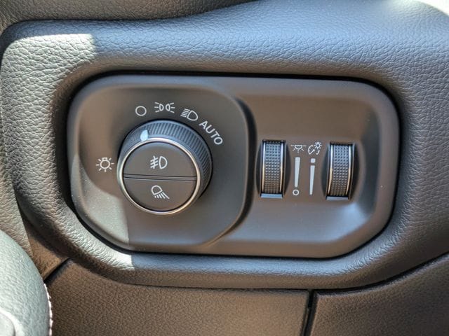 2025 RAM 3500 Laramie - Photo 24