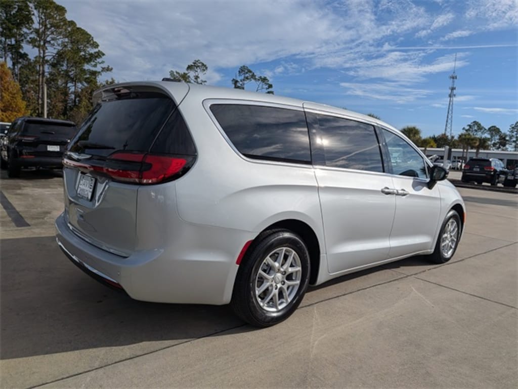 New 2026 Chrysler Pacifica Select Passenger Van