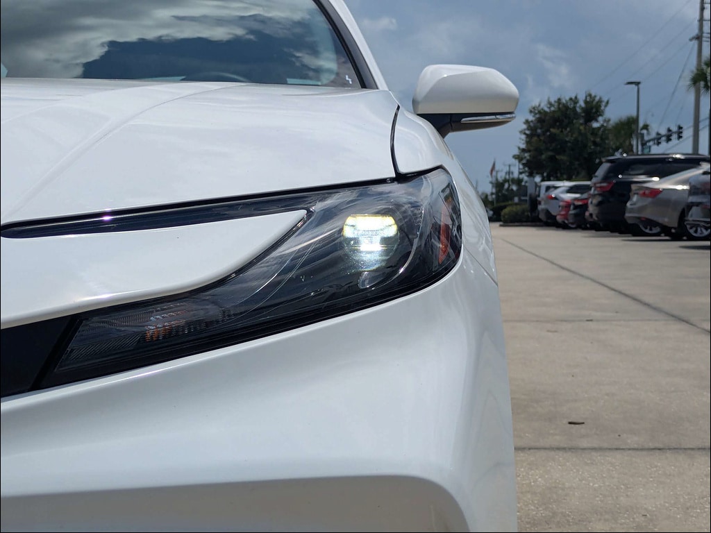 2025 Toyota Camry LE - Photo 9