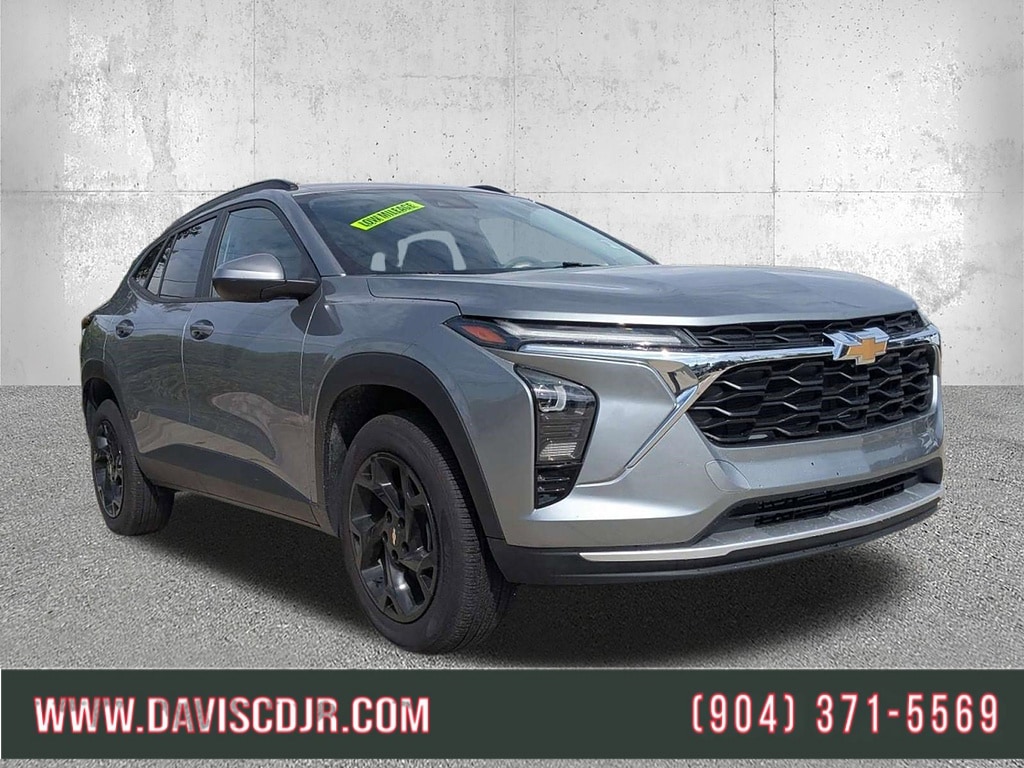Used 2025 Chevrolet Trax LT SUV