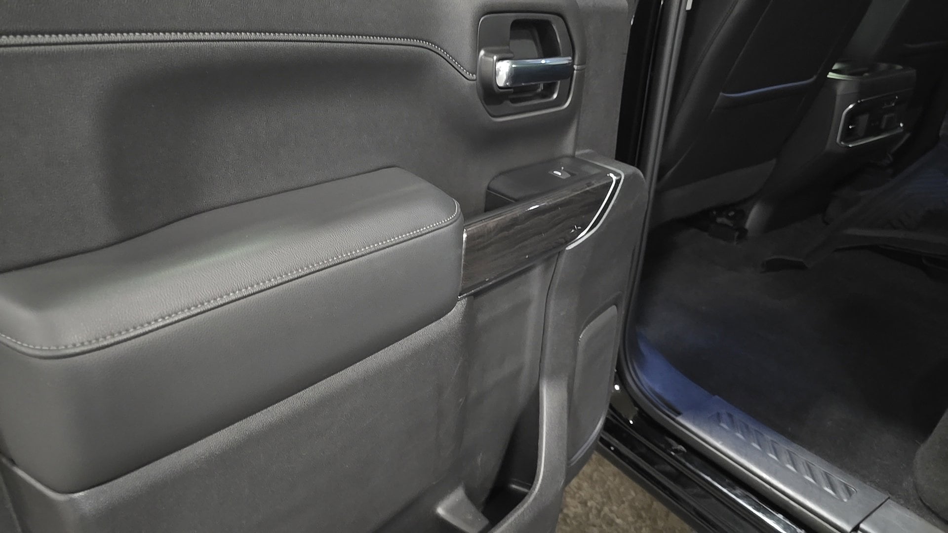 2020 Chevrolet Silverado 1500 LTZ - Photo 12