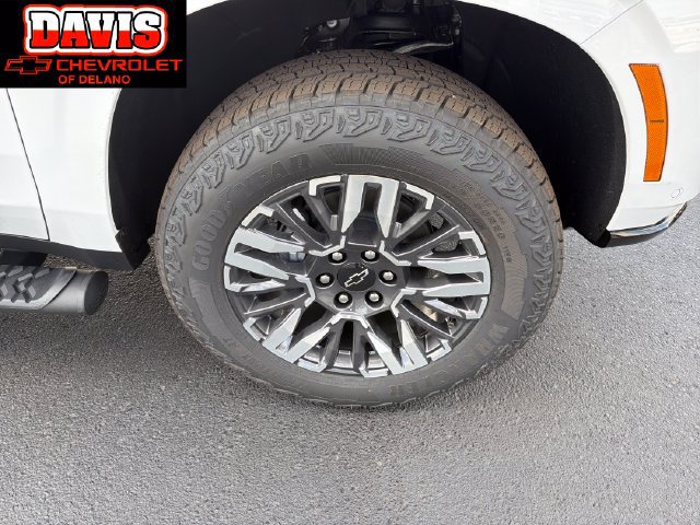 2027 Chevrolet Suburban Z71 - Photo 11