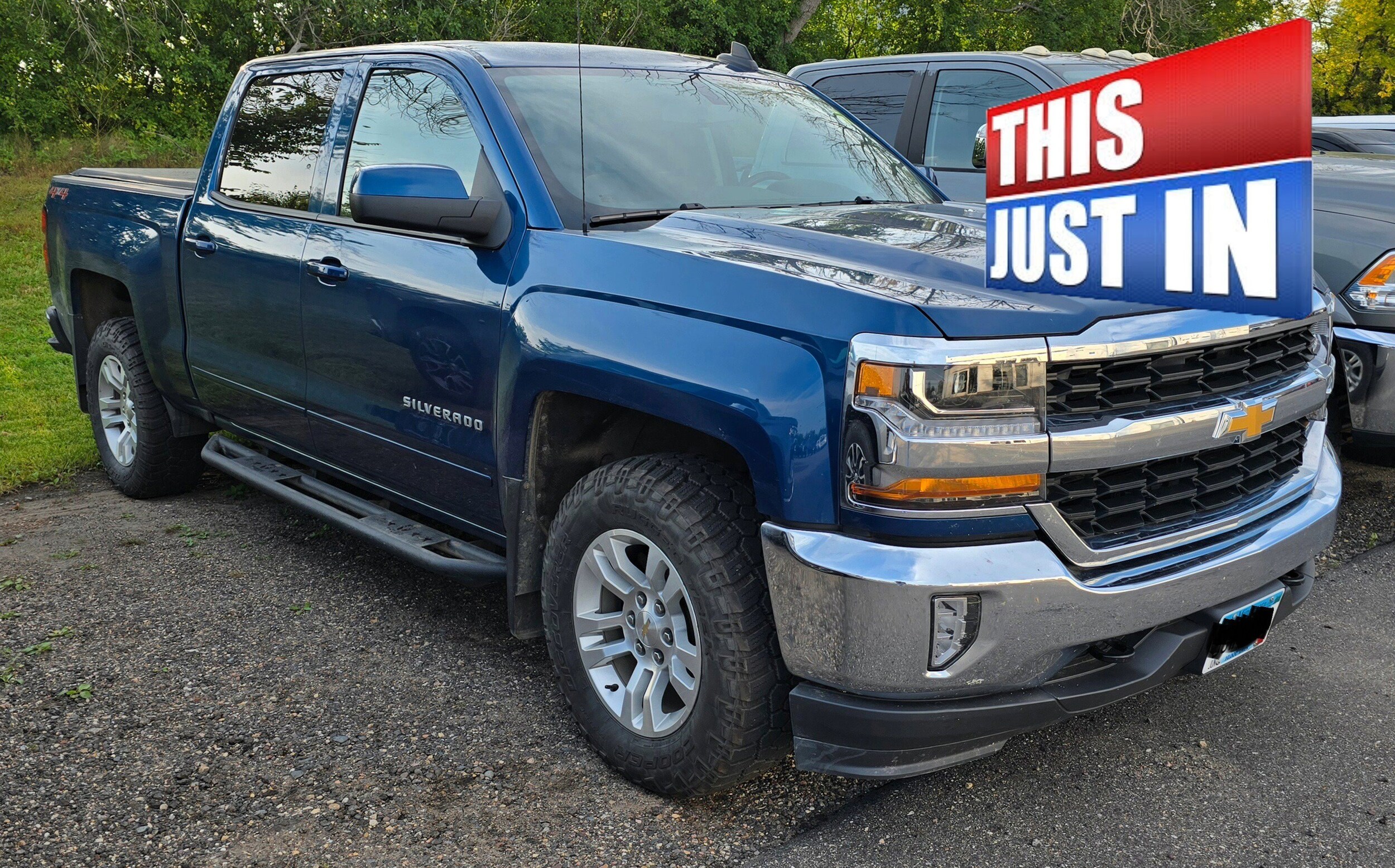 2018 Chevrolet Silverado 1500 LT photo 2