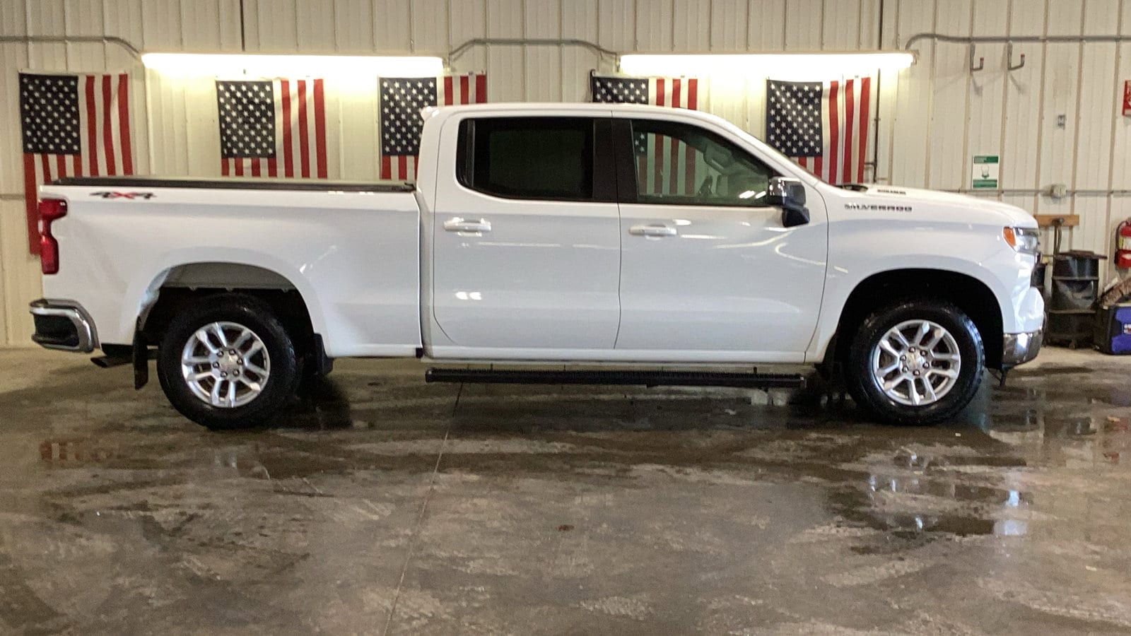 Used 2022 Chevrolet Silverado 1500 LT with VIN 1GCUDDET4NZ610258 for sale in Delano, Minnesota