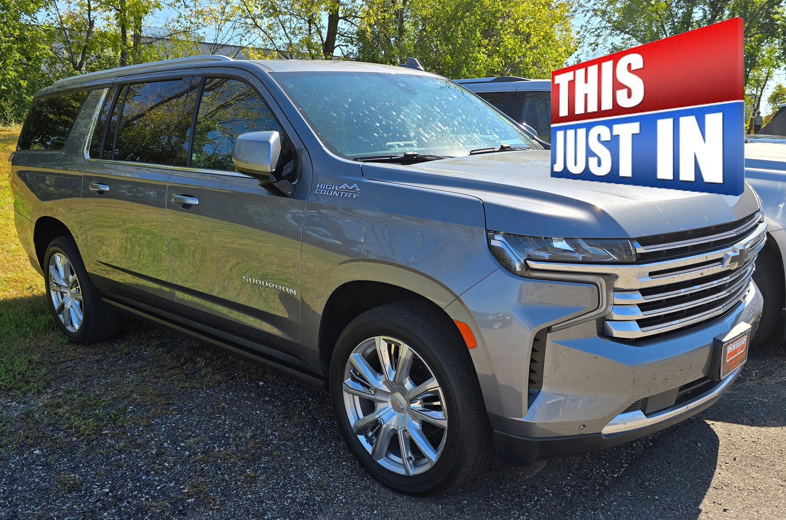 2021 Chevrolet Suburban High Country photo 2