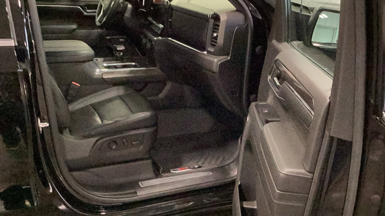 2023 Chevrolet Silverado 1500 LTZ - Photo 20