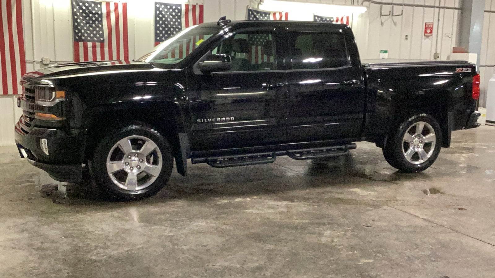 Used 2017 Chevrolet Silverado 1500 LT with VIN 3GCUKREC7HG191281 for sale in Delano, MN