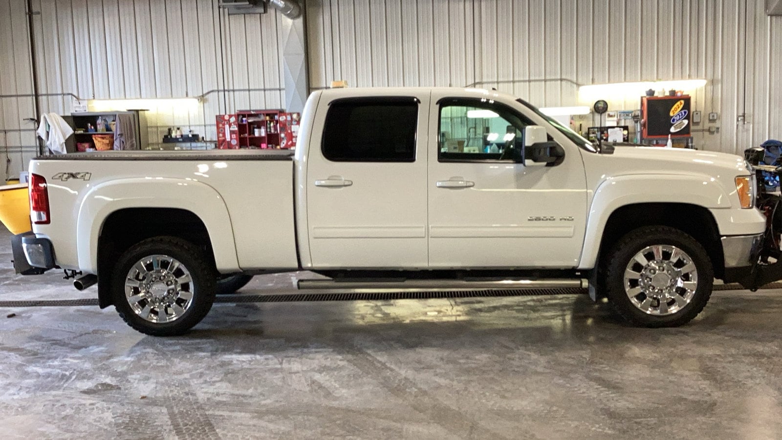 Used 2014 GMC Sierra 2500HD SLE with VIN 1GT120CGXEF145820 for sale in Delano, Minnesota