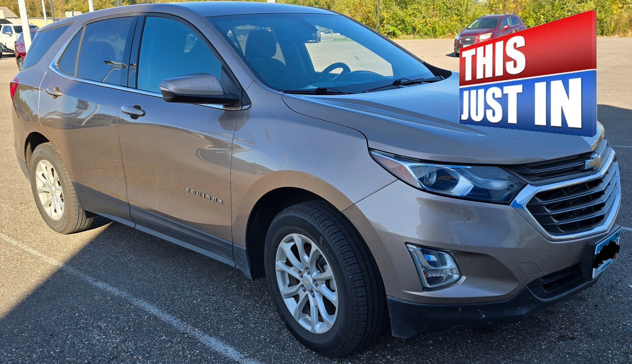 2018 Chevrolet Equinox LT photo 2