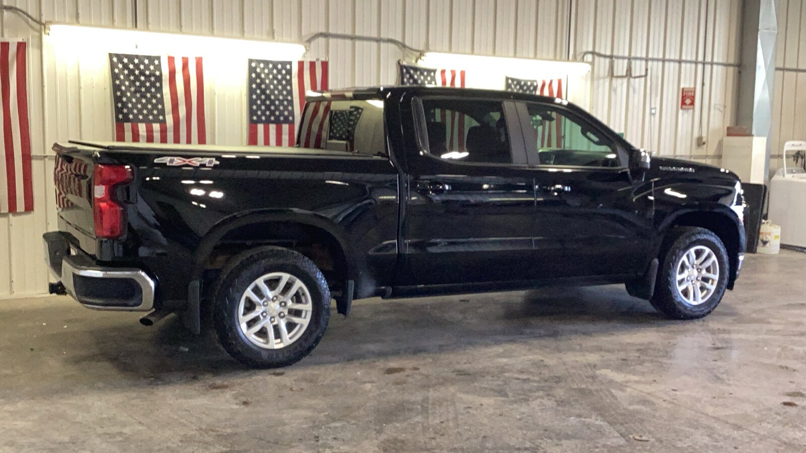 2020 Chevrolet Silverado 1500 LT photo 3