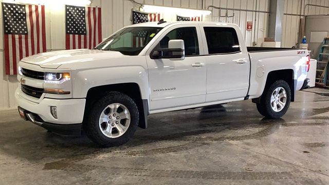 Used 2017 Chevrolet Silverado 1500 LT with VIN 3GCUKRECXHG397355 for sale in Delano, Minnesota