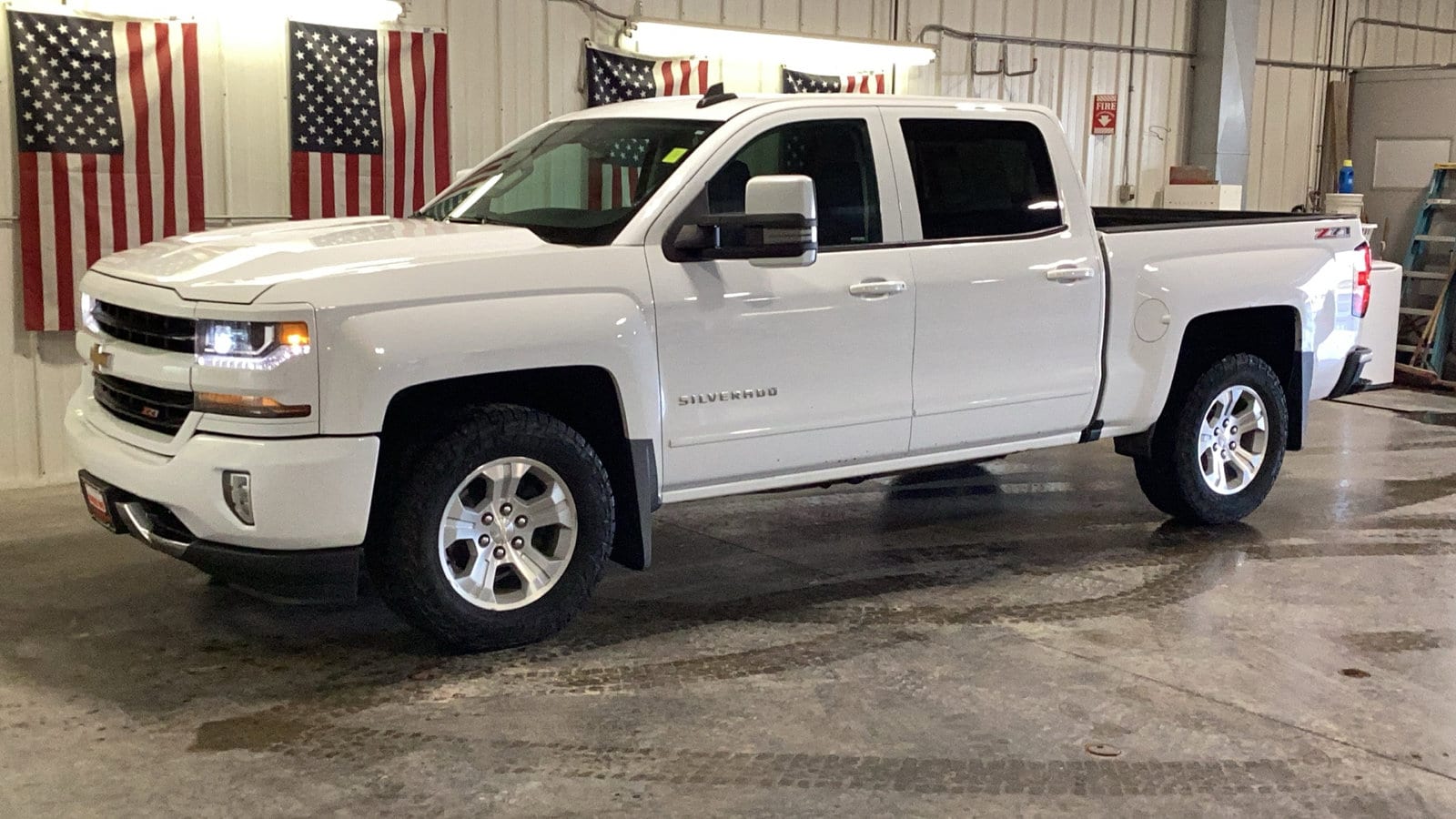 Used 2017 Chevrolet Silverado 1500 LT with VIN 3GCUKRECXHG397355 for sale in Delano, MN