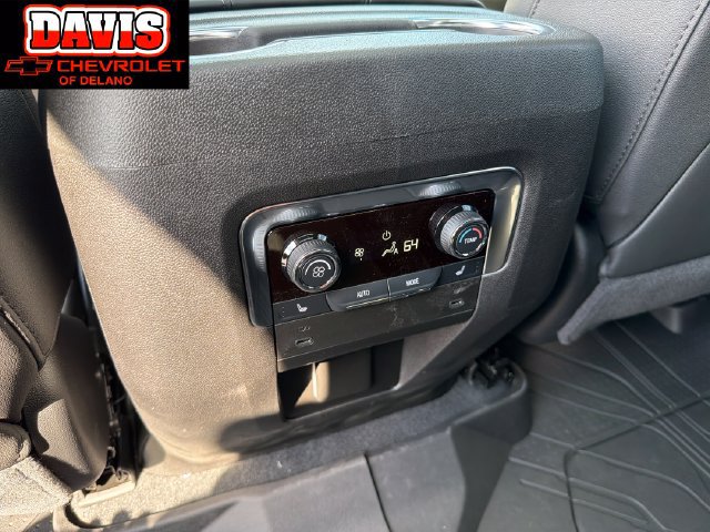 2027 Chevrolet Suburban Z71 - Photo 22