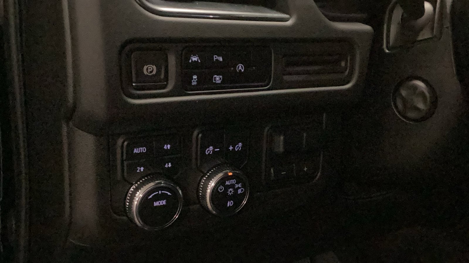 2024 GMC Yukon XL SLT - Photo 13