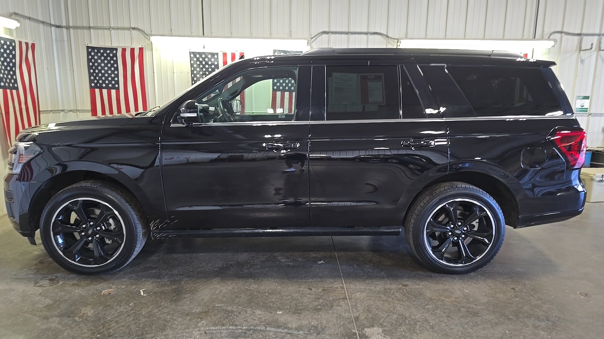 2023 Ford Expedition Limited photo 3
