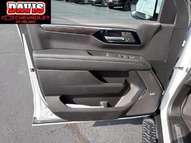 2027 Chevrolet Suburban Z71 - Photo 14