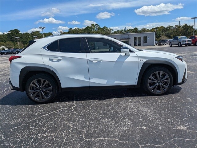 2019 Lexus UX 200 F SPORT photo 3