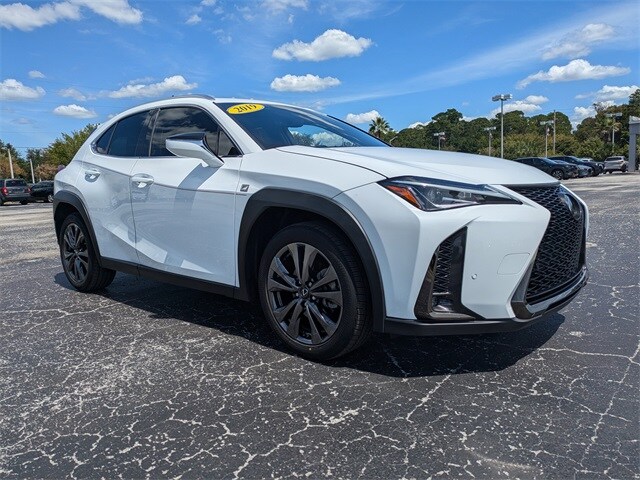 2019 Lexus UX 200 F SPORT photo 2