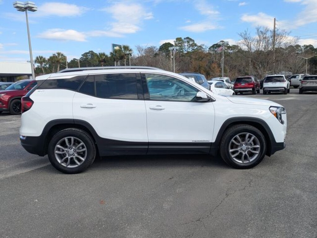 Used 2024 GMC Terrain SLT SUV