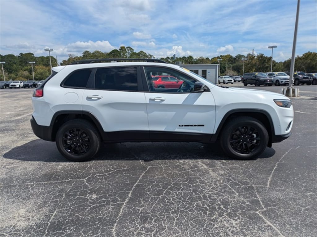 Used 2023 Jeep Cherokee Altitude Lux SUV