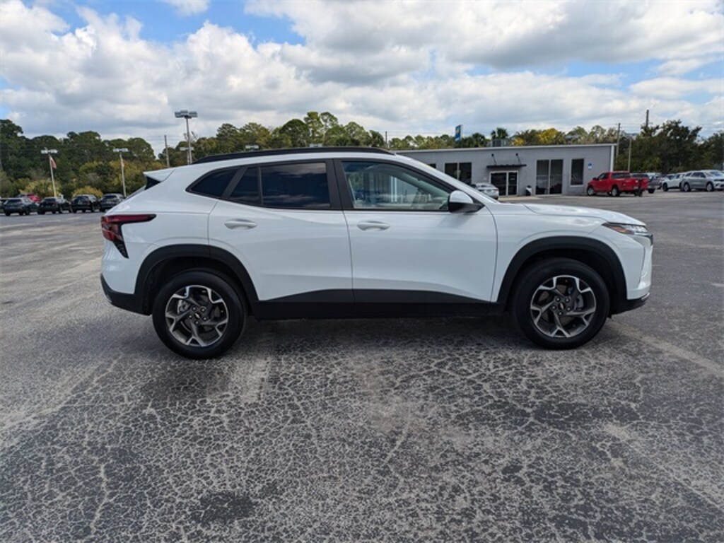 Used 2024 Chevrolet Trax LT SUV